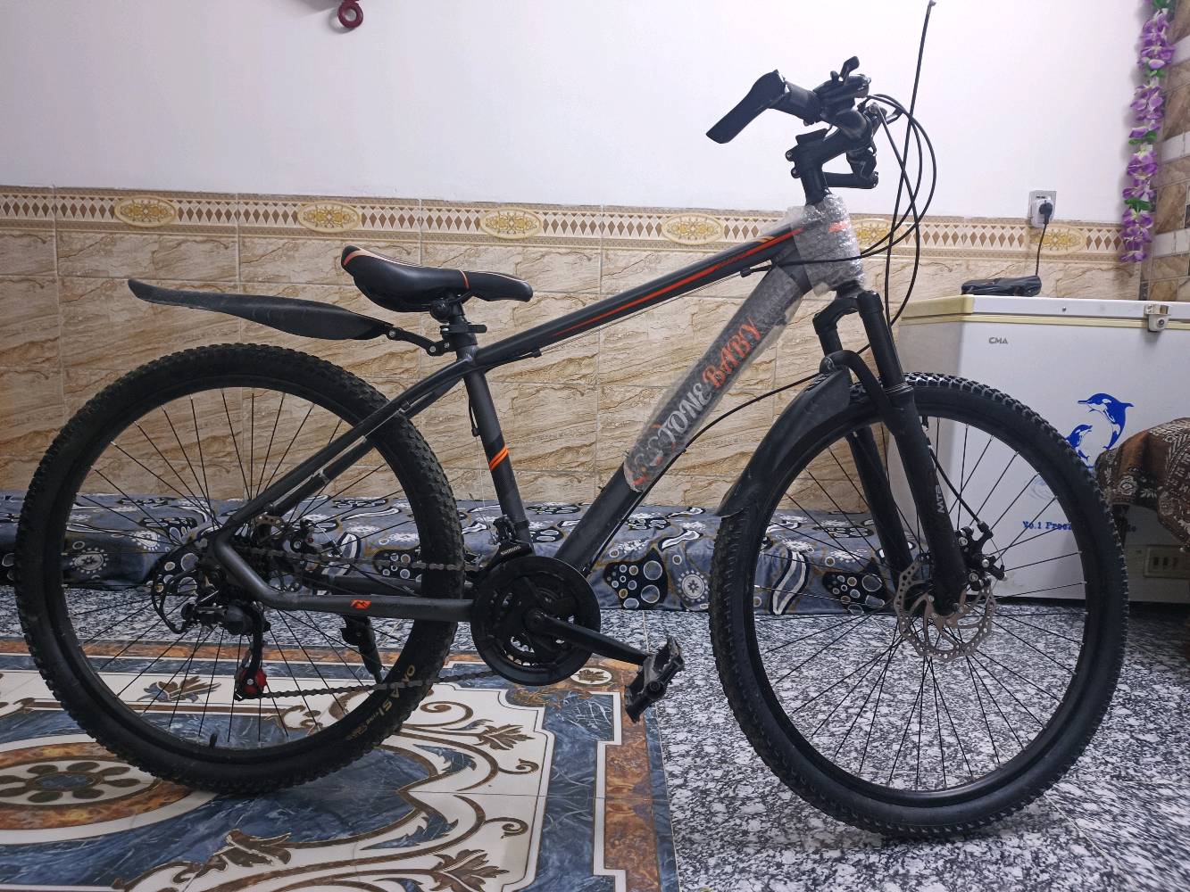 السلام عليكم بايسكلات ثنين للبيع حجم 26 واحد جديد بل كارتو وهاذه الثاني مستخدم شي قليل سعرهن الواحد 100 وبي مجال حق الجيه مكاني بغداد الغزاليه للتواصل *********** واتساب او رصيد