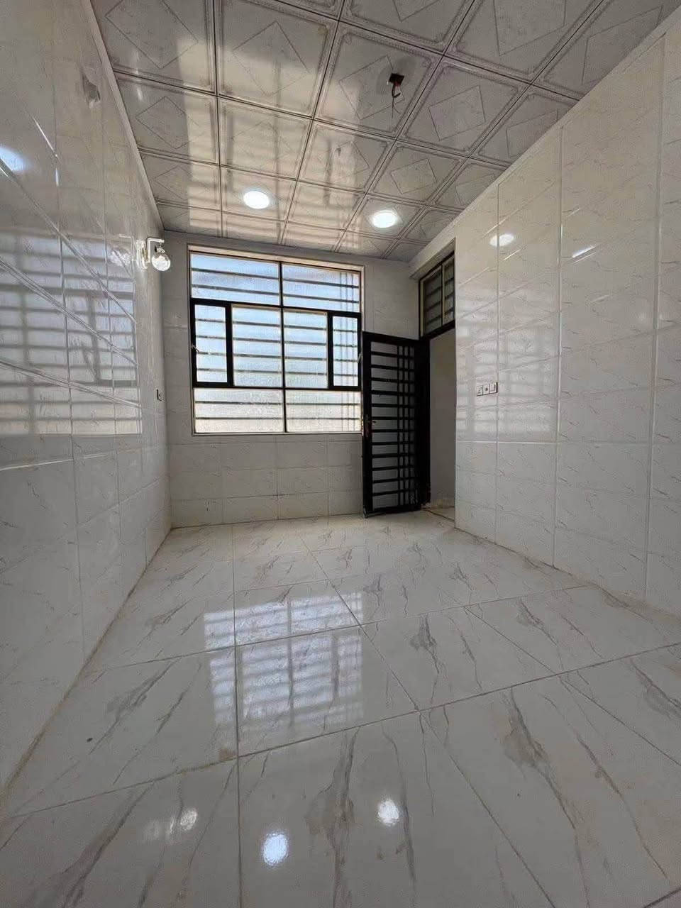 بيت للبيع 55 متر ( ركـن ) طابو صرف

حي ميسان قطاع 24 ( على ساحة مشتل )

بناء جديد درجة اولى .. صب كونكريت مسلح

يحتوي على طابق ونص

الاول / استقبال وصالة ومطبخ وصحيات ومكشوفة
الثاني / غرفة صالة صحيات

السعر 71 مع المجال 

للاستفسار ***********
