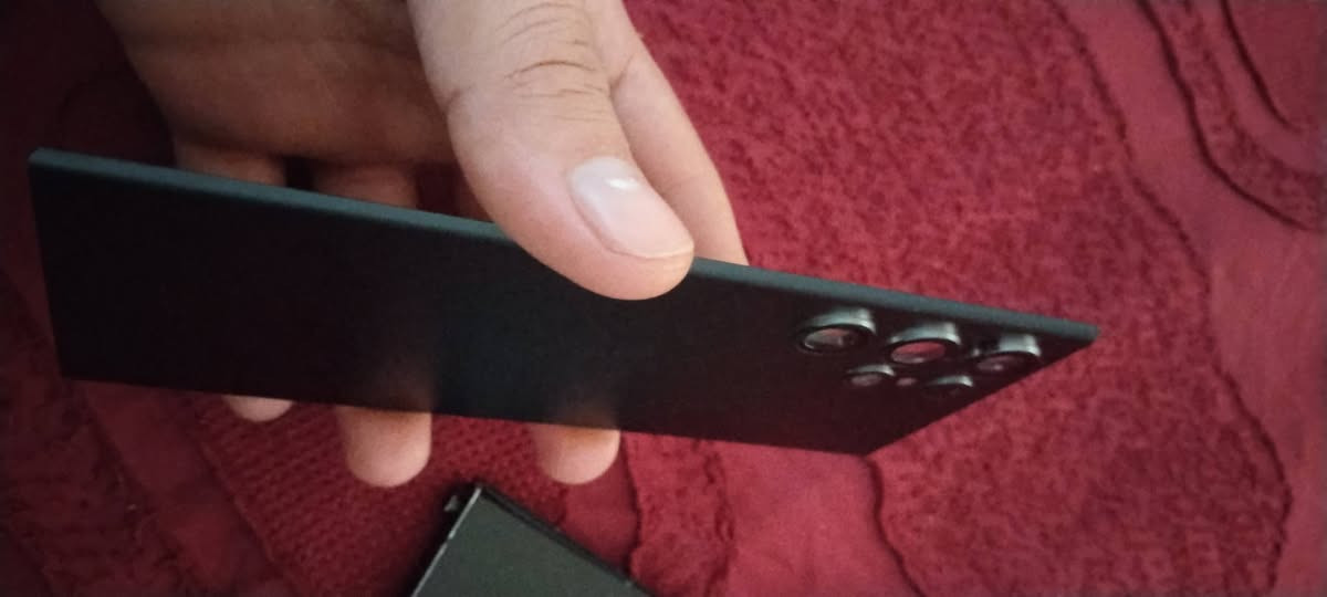 S22 Ultra
تفصيخ S22 ultra لون اسود سيم كارت
مع الفريم والظهر وباب سيم كارت 
بطارية 50 الف
سماعات 50 الف
كاميرات 80 الف
بورد شحن 40 الف
ضهر 20
قلم 25
بابسيم كارت 10 الف
 بغداد - حي البساتين

***********

