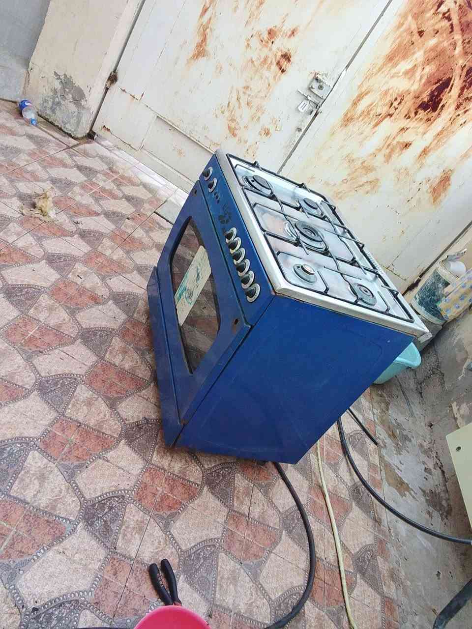 السلام عليكم طباخ للبيع شغال كامل تاخذة عل فحص بس نقص جامة الفوك ويدة مثل مموضح بل صورة النار مالتة حلوة السعر 90 الف وبي مجال الوموقع كاطون الرحمة ***********
