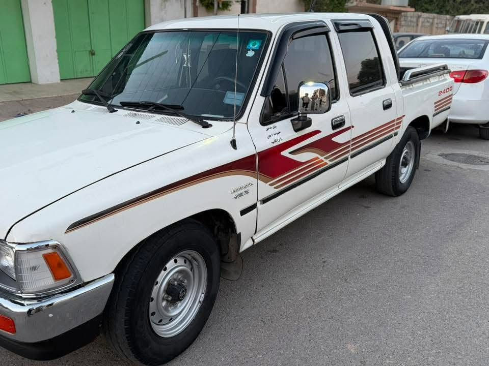 بيكم تيوتا موديل 1990محدثه 97سياره جاهزه من كل النواحي .طخم جديد.باتري جديد طخم تايه جديد 
رقم دولي جديد سنويه جديده
اني صاحبها الشرعي .مكينه شرط لاصرف ولانفخ معمره جديد .تبريد حار بارد.ستيرن بور
مبدل بيها ثلاثه قطع الي مأشره بالون الازوق (بوند +جاملغين)
الي بل لون الاحمر بيها معجون كما موضح فالصور 
مصبوغه عام جماليه بدون دواخل ."سعره 65  وبيها مجال 
للتواصل ***********📞
