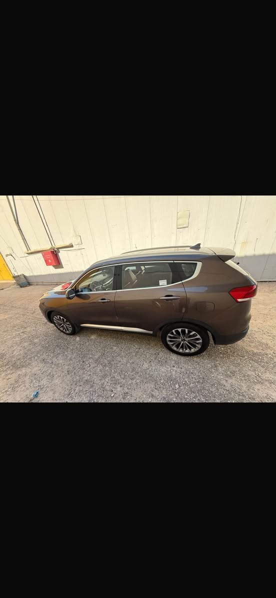 هافال فول مواصفات
محرك تيربو 2000
مكفولة كفاله عامه خليجي 

للبيع | هافال  

🚗 موديل: 2021
⚙️ المحرك: 2.0 لتر تيربو (4 سلندر)  
🏁 القوة: 196 حصان  
💪 العزم: 325 نيوتن.متر  
🔄 ناقل الحركة: أوتوماتيك دبل كلج (DCT) 7 سرعات  
🛞 الدفع: رباعي (4WD)  
⛽ سعة خزان الوقود: 61 لتر

المواصفات:
✅ فتحة بانوراما  
✅ شاشة وسطية كبيرة 12.3 إنج  
✅ شاشة عدادات رقمية  
✅ كاميرات 360 درجة  
✅ حساسات أمامية وخلفية  
✅ تشغيل بصمة ودخول ذكي  
✅داتا شو
✅ مقاعد جلد  
✅ تدفئة وتهوية للمقاعد 
✅ شاحن لاسلكي للموبايل  
✅ Apple CarPlay  
✅ مثبت سرعة ذكي (Adaptive Cruise Control)  
✅ نظام المحافظة على المسار  
✅ تحذير من الاصطدام الأمامي مع فرملة طوارئ  
✅ أنماط قيادة متعددة: عادي – رياضي – ثلج – رمل – طين  
✅ جنوط ألمنيوم قياس 19 إنج  
✅ إضاءة LED أمامية وخلفية

📍السيارة نظيفة 
العنوان بغداد شارع فلسطين
***********
