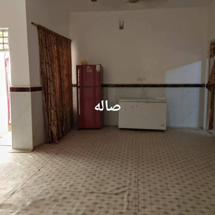 سلام عليكم
البيت البيع طابو صرف
قرب مدرسة المربد حي دجله
مساحه ((200)) متر 
يحتوي على استقبال وصاله 
ومطبخ وغرفتين نوم 
لبيت بناء جديد يحتاج بعض أمور 
اتصال بصاحب لبيت
((***********))

نص مكتوب في الصور:
- استقبال
- غرفة نوم ١
- غرفه ٢
- ستقبال
- منور
- ۲
- صاله
- توالیت