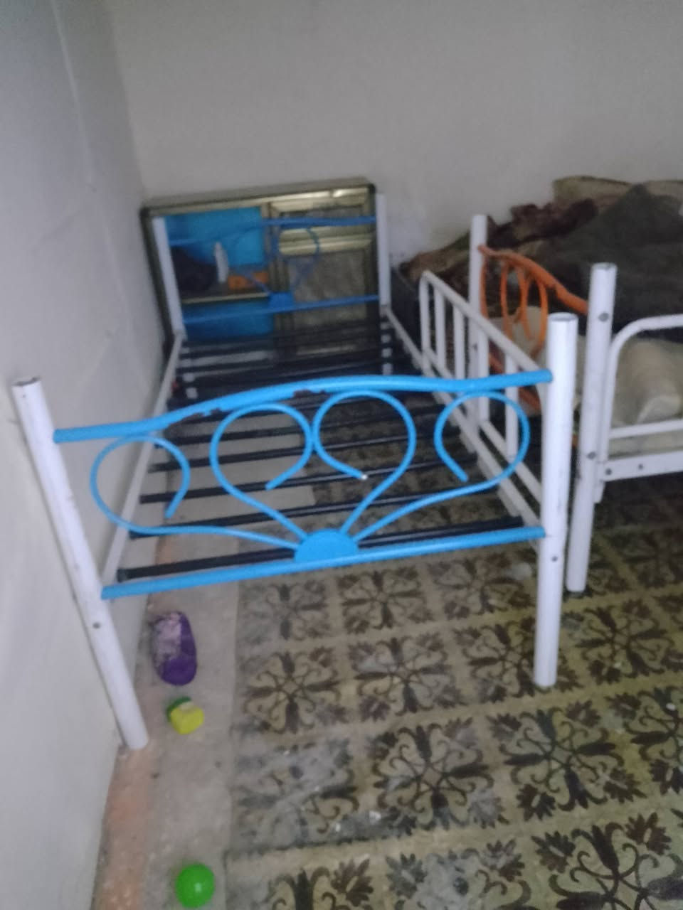اغراض مستعمله للبيع كلش نضيفات عنوان جسر دياله *********** الي يريدهن يجب خاص ويدلل
