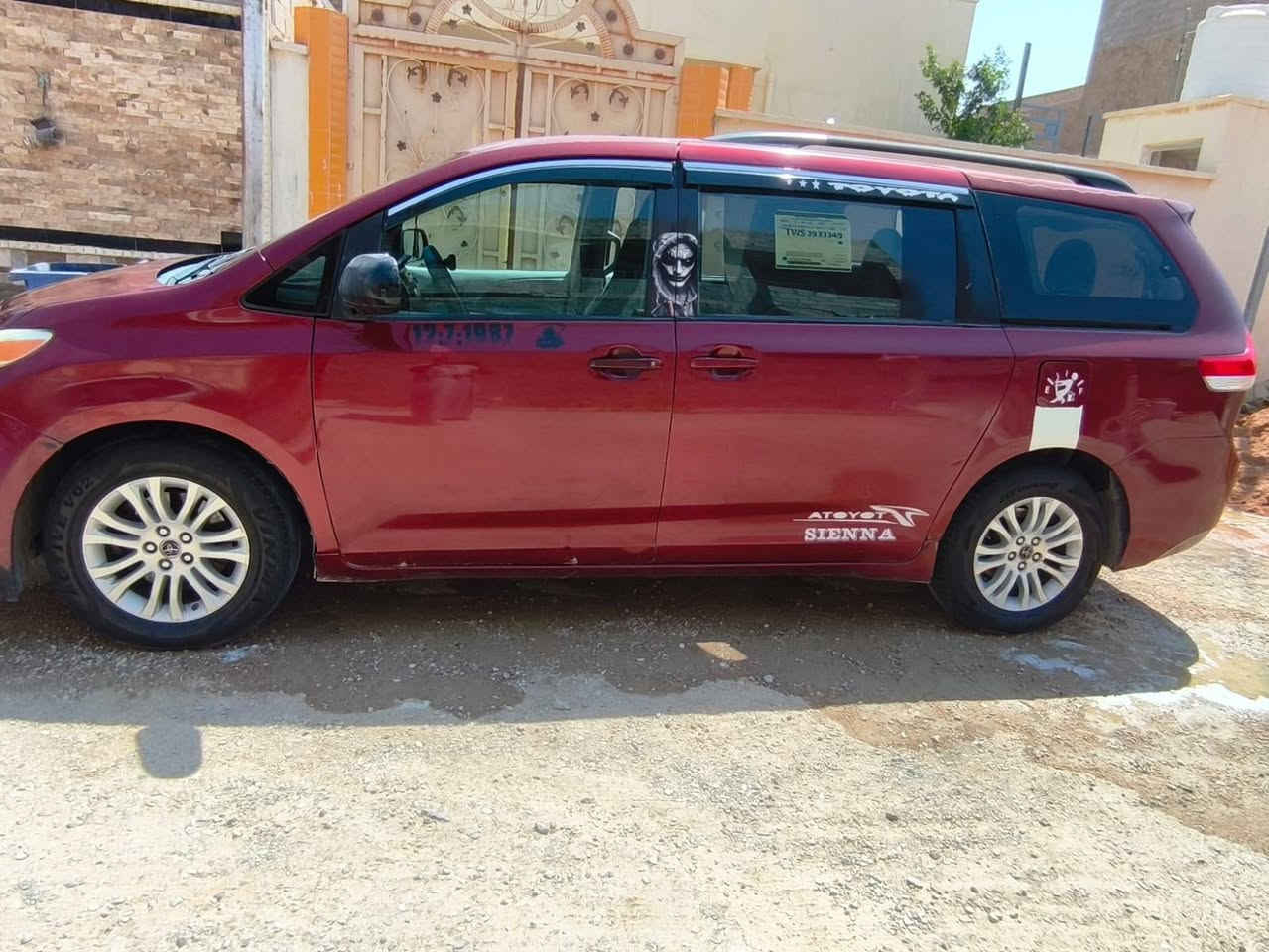 للبيع تويوتا سينا ٢٠١٢ فول مواصفات رقم بغداد باسمي دخول شبه كلين وبالعراق باب السايق وسلايت بدون صبغ تبديل نفس اللون السعر 145 وبيهه مجال للاتصال ***********
