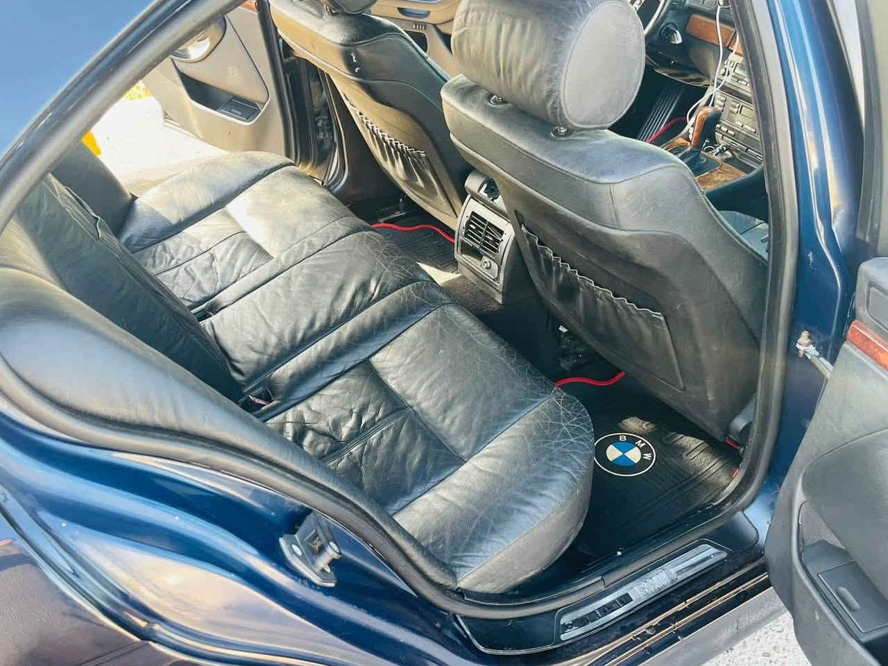 السلام عليكم
Bmw e39 صقر 
540 موديل 99 
مكينه v8

للبيع او المراوس حسب القناعه 
رقم ديالى دولي تحويل مباشر 
سياره وارد ياباني 
مصبوغه عام جماليه فقط بدون حادث بدون بارد 
مكينه كير تبريد تخم تاير باتري بالشرط 
سعر88 بيها مجال بسيط 
العنوان صلاح الدين الضلوعيه 
رقم ***********
