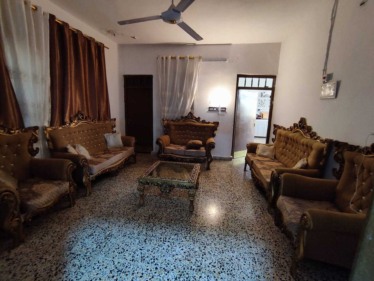طخم ثكيل مع طبله كساس  رئاسي 🪙🛋️
5 قطع نظيف 🪑
السعر 300💰
*********** 📞 واتساب
