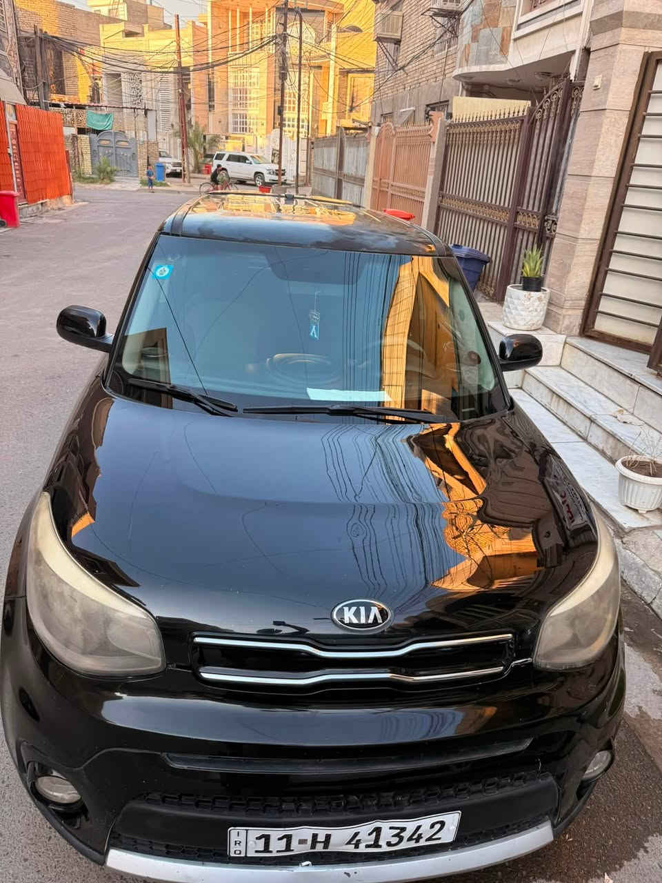 سلام عليكم عندي كيا صول موديل 2018 ماشية 95 ميل مكينتها 2000gdi بيه بنيد مفتوح و باب مبدل وبارد بجاملغ الخلفي 
السعر  110 وبيها مجال بسيط 
مكاني بغداد البلديات 
رقمي***********
