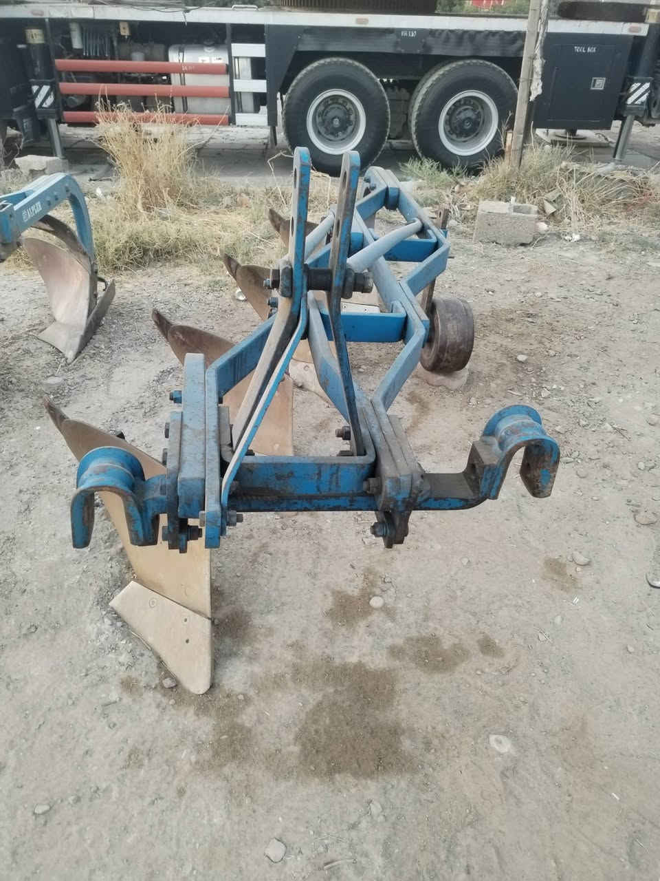 سلام عليكم 
 للبيع فدان تركي حجم  11 رباعي 
فدان جاهز للعمل 
العنوان واسط النعمانيه 
***********
***********
