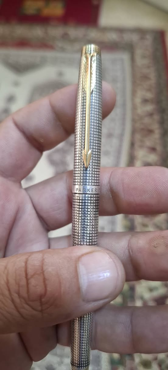 قلم باركر • فضة ٩٢٥ • ريشة ذهب ١٤