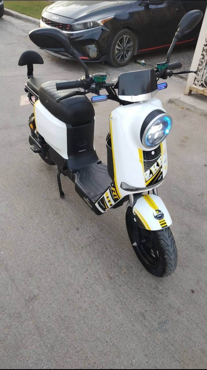 دراجه شحن R11
5باتري كبار 
مديل 25
شاحنه اصليه 
بصمتين وسويجين 
ملف 2000حقيقي 
حجم التاير 12
دراجه كامله كل نقص مابيه 
بغداد الامين الثانيه 
السعر 450 
***********
