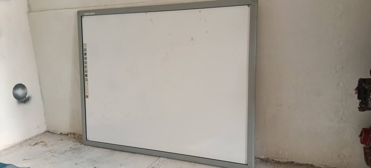 سبورة جديد قياس مترين×مترونص للبيع سعرها 65 مكاني الجريخي ***********
