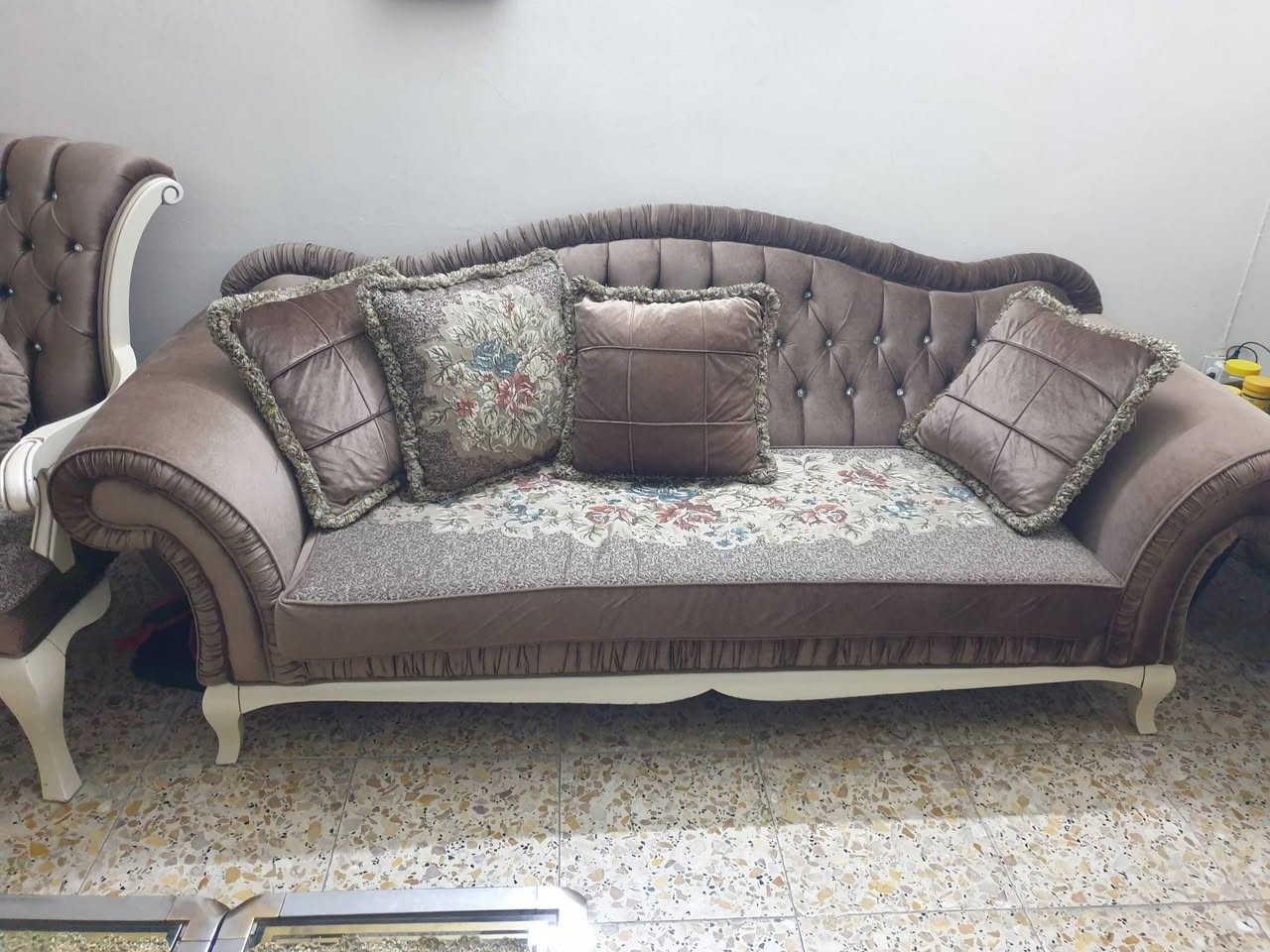 تخم عشره مقاعد للبيع المكان بغداد الاتصال
***********
