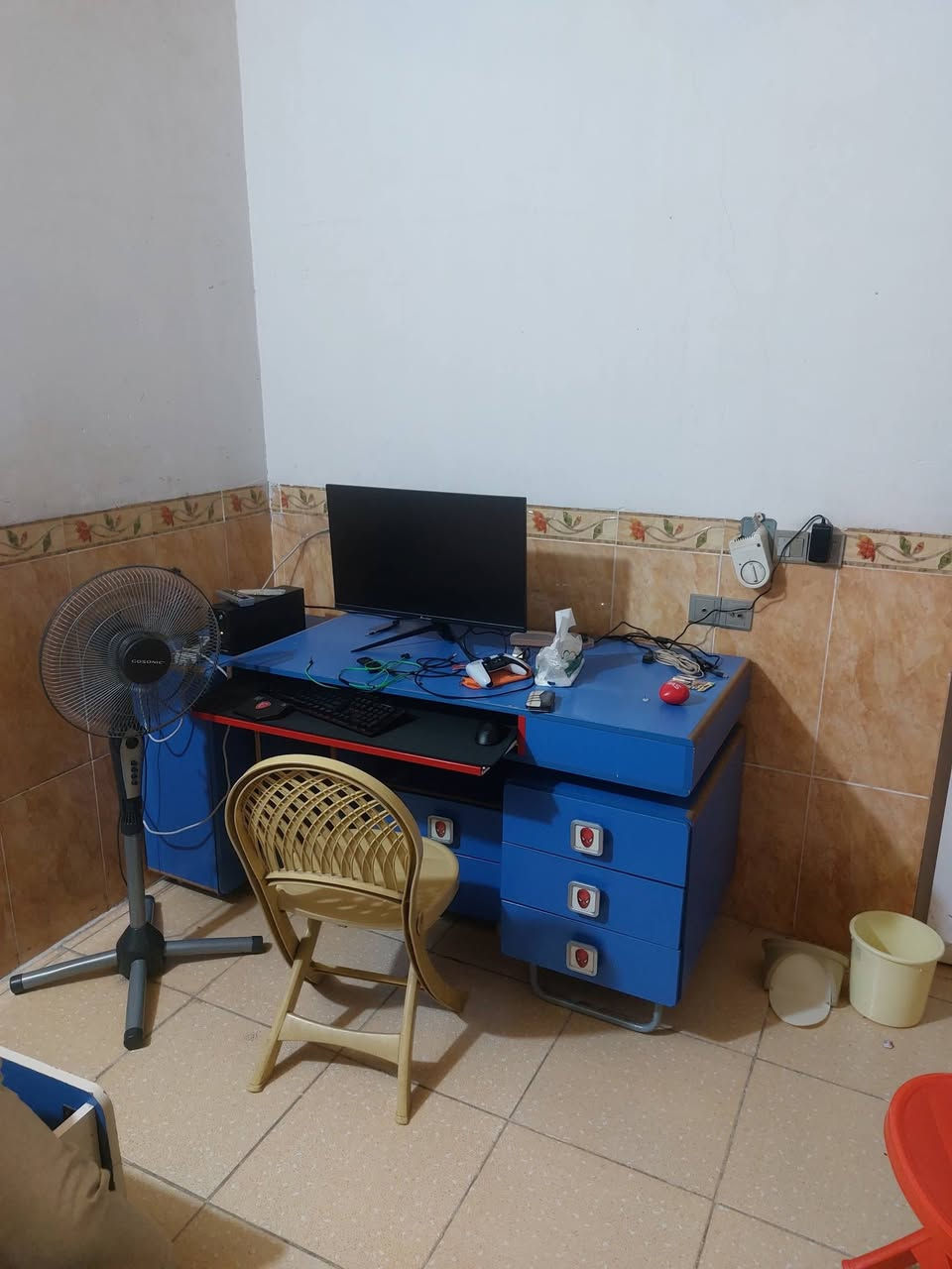 للبيع غرفة نوم شبابي ١٢٥  ٩ قطع مكان اربيل  ***********
