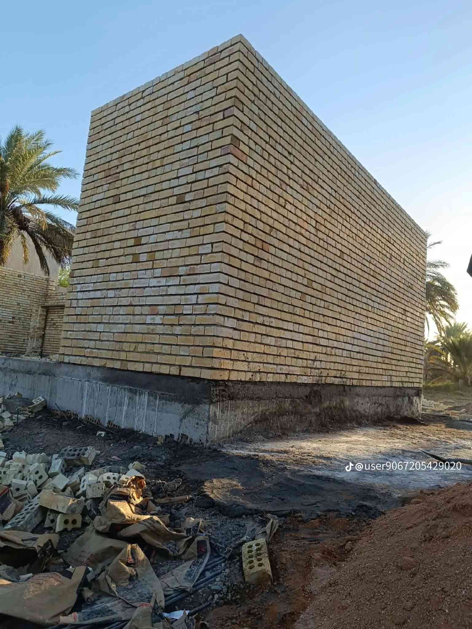 خلفه بناء درجه اوله ناخذه مقطوعه وبليوميه ***********داخل العماره فقط

نص مكتوب في الصور:
- @user9067205429020