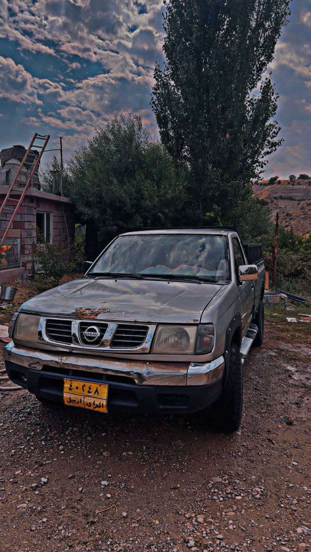 نيسان تك درگا ٢٠٠٢گيرو مه كينه بشرت دبل اكسن شرت پئنج قلاب مالي كسابه ته سعر ٧٨ومجال رقم مبايل*********** عميدي, دهوك

نص مكتوب في الصور:
- ***********
- ***********