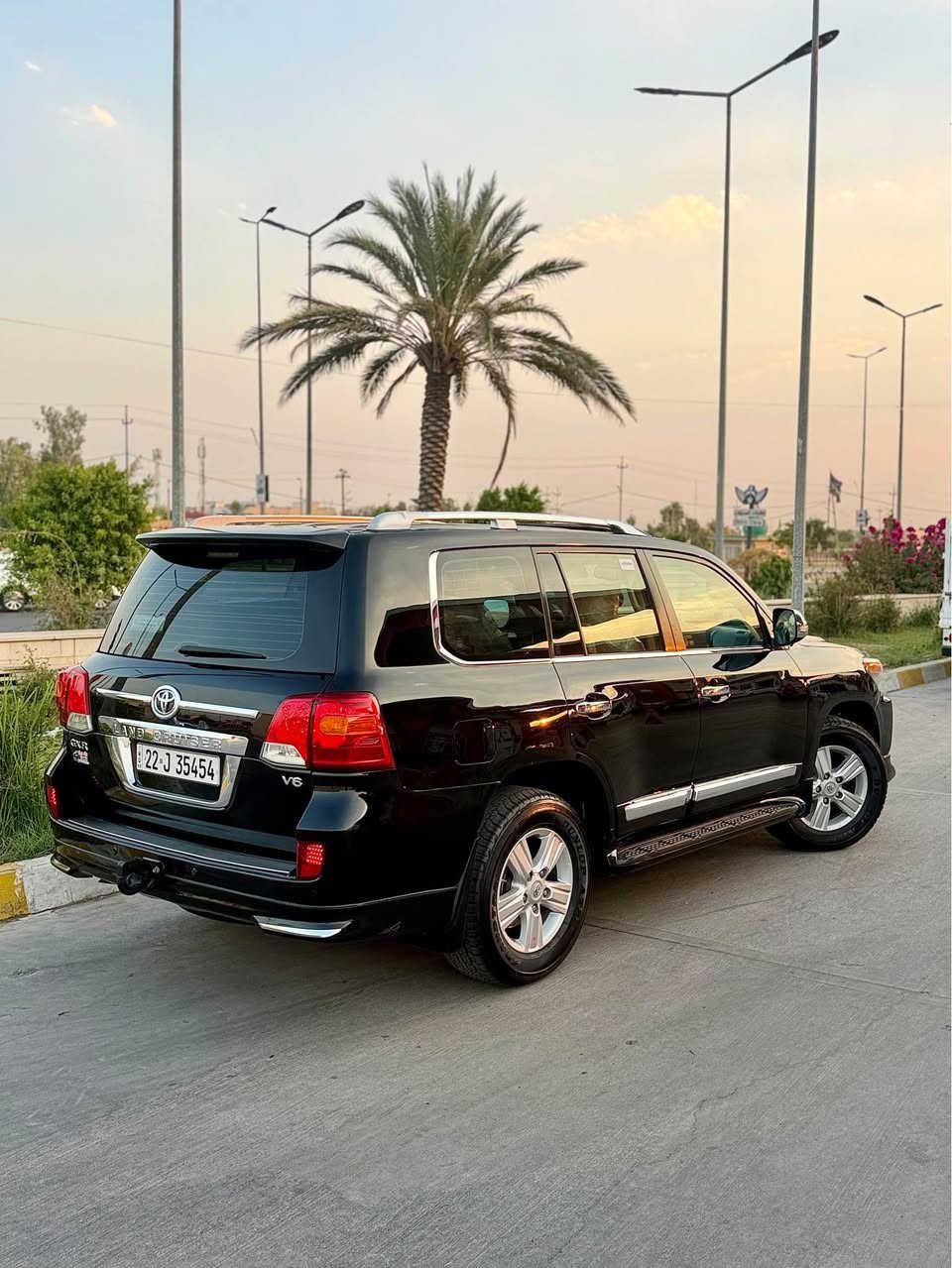 لاندكروزر 2014 جيهان درجة أولى ماشية 208 الف ماشية محرك 6 سلندر بشرط كير محرك بدون فتح بدون عيب كله شرط بدون صبغ بدون شخوط بدون جلح سيارة جاهزة من كل نواحي فقط شبر تعديل بارد خفيف حافة جاملغ امامي بيه وأقل من شبر بارد هلال جاملغ خلفي باقي كله شرط اطيه سنوية ورقم كله جديدة بسمي مكانه كركوك حي العسكري سعره 329 بيه مجال للطيبين 
*********** كركوك, العراق
