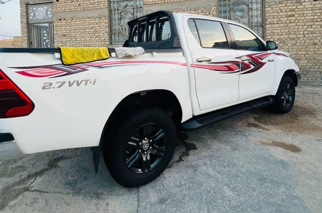 سلام عليكم

فور ويل كويتيه 

فول واحد ع واحد 

بصمه بيبان +بصمه تشغيل 

تبريد قطعتين 

ثلاجه بجكمجه 

تحكم استيرن 

مثبت سرعه 

تخم تاير جواها صار اسبوع شاده الاسبير مانازل 

كامره خلفيه +حساس خلفي 

شاشه 

سياره مفوله فول 

رقم مثنى بسمي شخصياً 

ماشيه 69

مكانها سماوه 

مداور ثاني يوم 

***********
