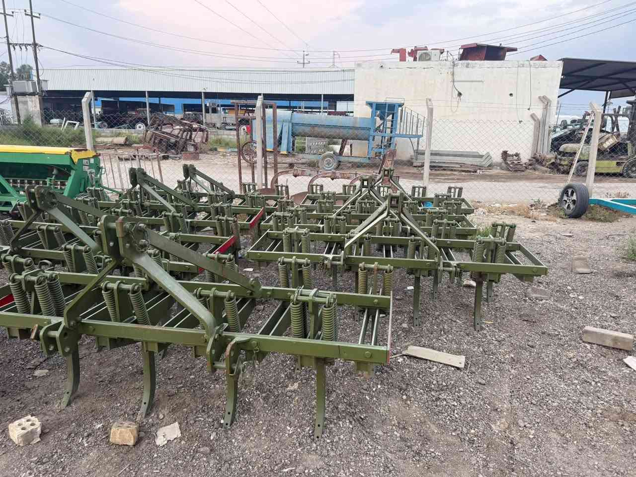سلام عليكم
خرماشه تركيه سبرنك حديد الثقيل مع ادوات احتياطه توجد لدينا الاستفسار على الرقم 
***********
***********
