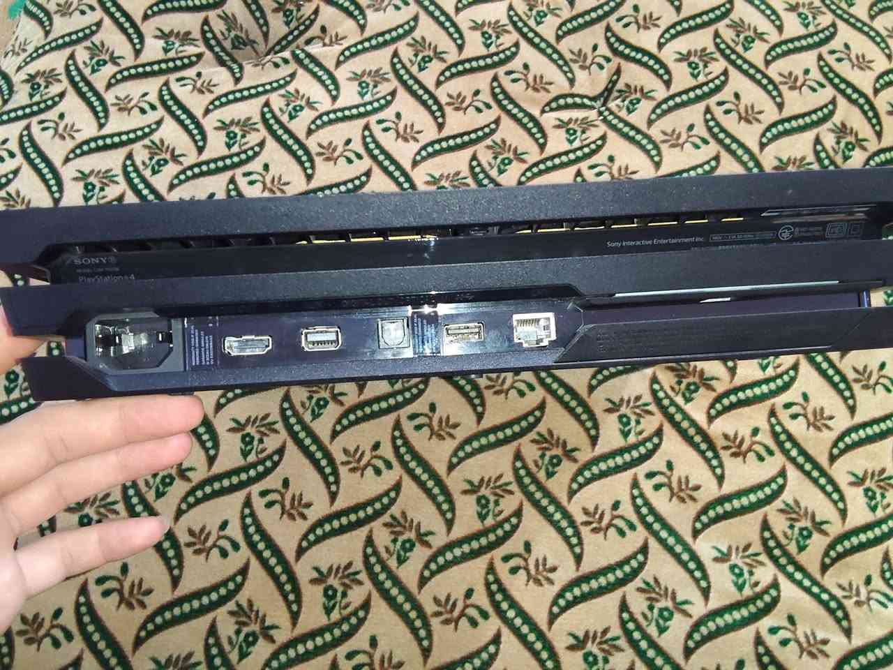 السلام عليكم 
للبيع جهاز بلي 4 برو( PS4 Pro) بحالة ممتازة ونظيفة. الجهاز مهكر ومتروس ألعاب قوية وتكدر تنزل بعد.

 المساحة: 1 ترابايت (1TB)
التحديث: 13.00  گولد هن اكثر نضام مستقر و سريع(GoldHEN) 
الحالة: نظيف جداً 95٪ بدون أي مشاكل، 
​
3 يدات
جميع الوايرات HDMI + سلك الكهرباء+سلك الشحن
قطعة التعديل (قرص الهكر)
قرص لعبة  Elden Ring

​ السعر: 360 الف بي مجال بسيط 

الموقع: النجف الاشرف
 للتواصل: ***********  أو راسلني خاص.

​الجهاز فحص كامل
