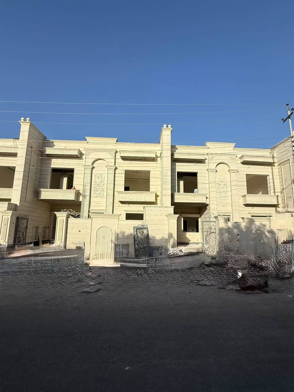 🏡 دارين توين للبيع ركن وعادي – تكريت القادسية
السلام عليكم ورحمة الله وبركاته

بسم الله الرحمن الرحيم

📍 العنوان: تكريت – القادسية – حي الضباط

⭐ من أرقى المناطق السكنية

📐 المساحة: 200 م² لكل دار

📏 الواجهة: 10 م

📏 العمق: 20 م

🛣️ الشارع: 20 م

✨ مواصفات الدار:

🔹 4 غرف نوم

🔹 استقبال

🔹 صالة وسطية

🔹 3 مجاميع صحية

🔹 مطبخ

🔹 الدار مكوّن من طابقين

🔹 سحب مغربي للطابقين

🔹 تفاصيل جميلة وتشطيب بدقة عالية

🔹 تنفيذ وعمل بجودة ممتازة

🔹 واجهة حجر أخضر أنيقة 🌿

🏠 دارين توين بتصميم مميز وتشطيب راقٍ، في موقع ممتاز بحي الضباط.

📞 للاستفسار والتواصل: ***********
