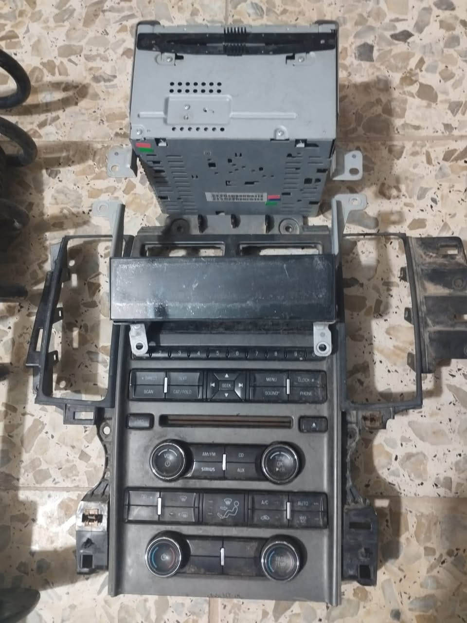 دبلات ومسجل فورد فيوجن ١١/١٢/١٣ نظافه ٩٥٪‏ 
دبل كامل ودبل الثاني ناقصه بس لاويه 
للبيع يوجد توصيل بغداد فقط 
***********
