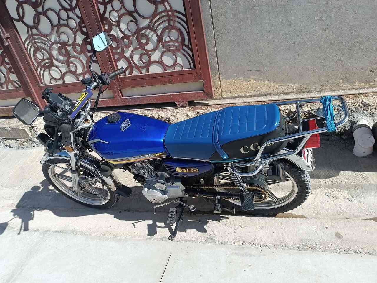 دراجه للبيع مديل 23
سعر 500بي مجال 
***********
