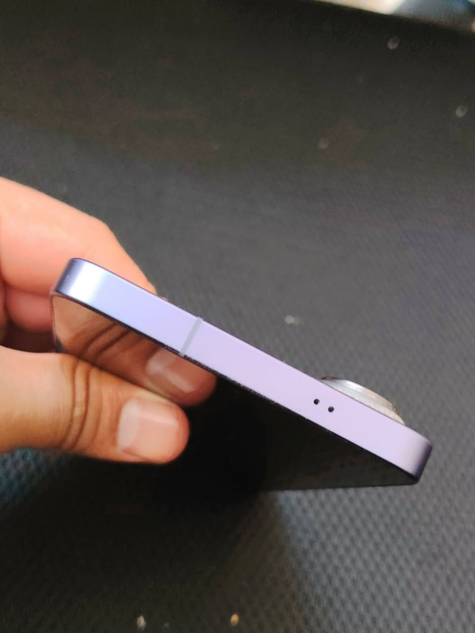 Samsung S26 
استعمال شهرين فتحته من الكارتون بايدي كارتونه موجوده والكيبل مالته بعده ممفتوح نضيف بمعنى الكلمه 
الحبيبيه ساحه الحمزه 
سعر 1,300 وبي مجال حك جيه 
***********
