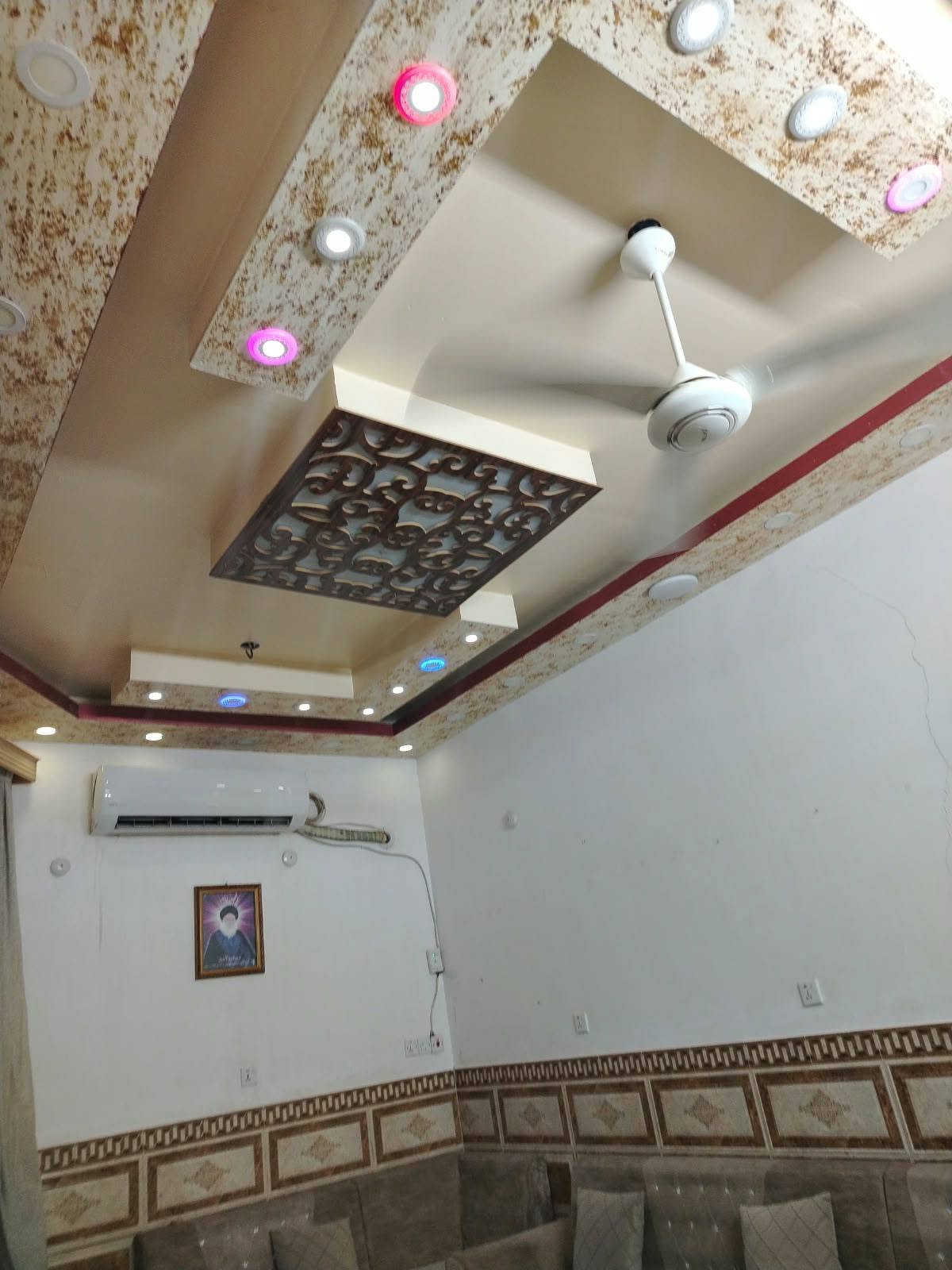 دار 100متر طابو زراعي شارع المعمل سادس  بيت عن شارع الرئسي موقع كلش مرتب منطقت الكريشات مشموله بل تطويب ومرقمه البناء طابوك جمهوري صب كونكريت الساس والسقف يحتوي على غرفه وصاله ومطبخ وصحيات داخليه وخارجيه وستقبال للاستفسار زورو مكتب الغريري ركن شارع حاتم الخير 
الرقم ***********سيد احمد

