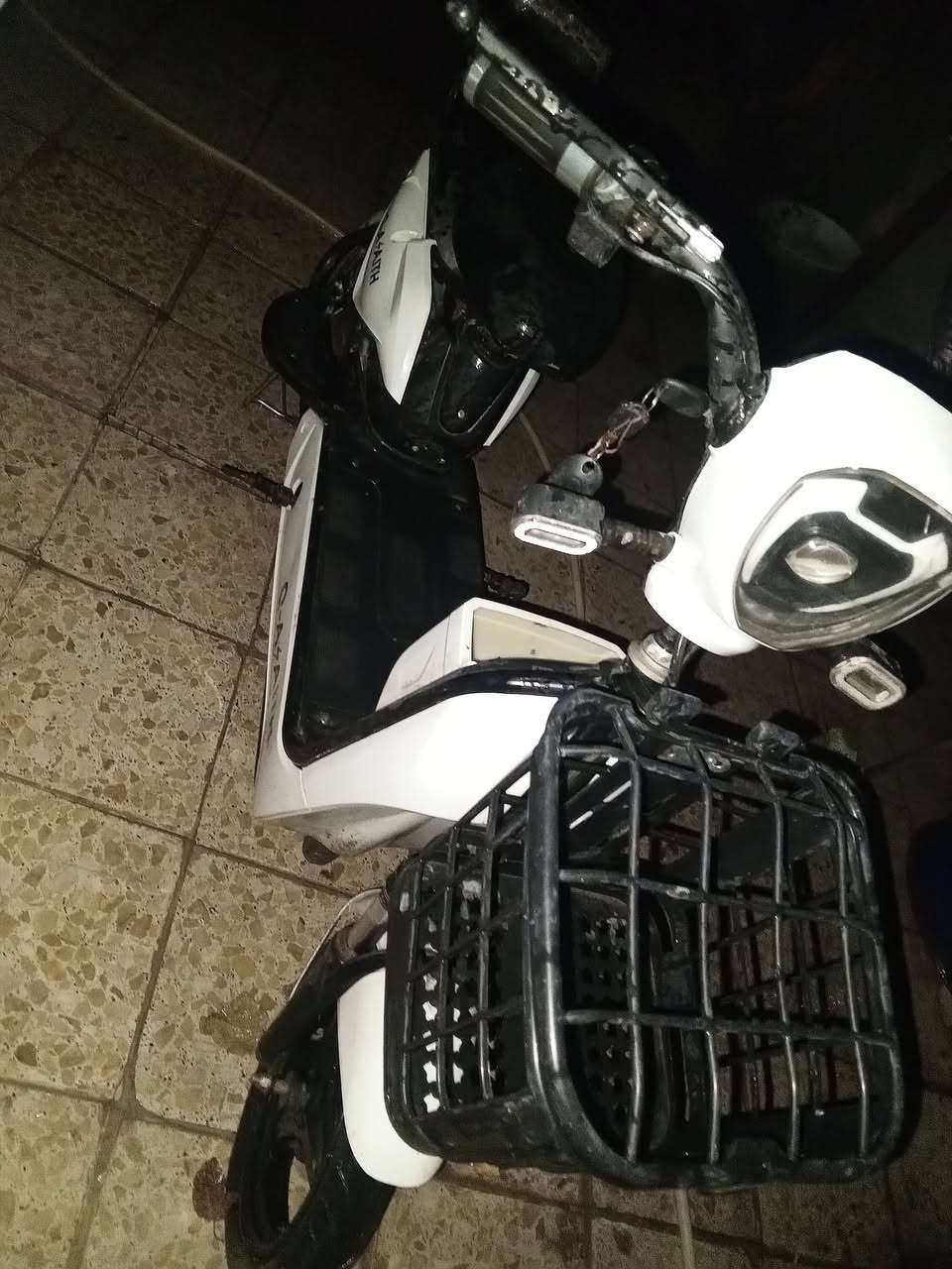 دراجه شحن.
حجم 14
 البطاريه هابطه فقط تبديل بطاريات
عدد البطاريات. 4 بطاريات. مع بصمتين وسويج لقفل الدراجه وسويج لتشغيل الدراجه 
السرعه.  50 
المكان. كربلاء حي العسكري 
السعر.  225 وبي مجال
الرقم. ***********
        ***********
