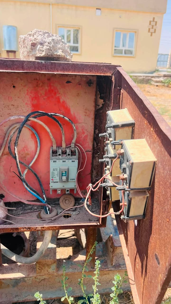 السلام عليكم
للبيع داينمو توليد أمريكي 40KV 
مع الشاصي للاستفسار اكثر
الاتصال ***********
