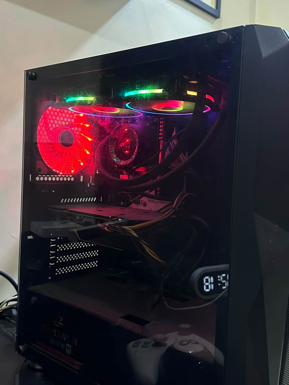 السعر 400 قفل بدون عملة +توصيل ماعدي
I59400f 
1650 super ss
Ram 16
Mother b365
Power 500
Ssd 128 
Hhd 500
مبرد مائي 

مكاني الاعضمية سبع ابكار ***********
