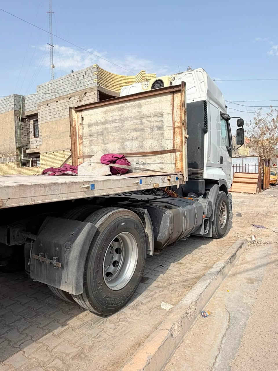 سلام وعليكم رينو 2000 رقم بغداد مكينه ملا تجاره  شرط مامفتوحه   لا تنقيص ولا تبخير شرط تحويل مباشر ***********

