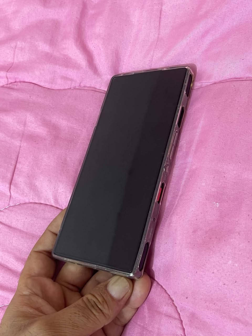 جهاز ريد ماجيك 9برو
مثل ماوضح بلصور بي ضربه بلظهر بسيطه
مامأثر عليه ابد وكع مني قبل لا اجيب الحافضه 
جهاز كلشي مابي امانه الله ورسوله بلعب يشك شك 
بطارية89 ذاكره 512 العشوائي 16
ويا مبرد موضحلكم بلفيديو مبرد ريد ماجيك 8برو
جديد استعمال جدآ قليل خلال 3دقايق يصير قالب ثلج 
الجهاز غراضه كامله والمبرد غراضه كامله السعر 600
رقم الهاتف *********** وعندي حساب ببجي مناسب وكسر ليريده هم يكلي وصعد مكالمه واشوفه

نص مكتوب في الصور:
- REDMAGIC 9 Pro 74mm f/1.9 1/25s ISO1441
- حالة البطارية إذا استبدل المستخدمون البطارية بأنفسهم، فقد لا تعمل شاشة حالة البطارية بشكل صحيح. يوصى بالاتصال بمركز خدمة ما بعد البيع المحلي للحصول على المساعدة. الصحة 89% حالة البطارية الحالية جيدة تاريخ الإنتاج تاريخ أول استخدام ٢٠٢٥-٠١-١٢ عدد دورات الشحن والتفريغ 598
- ١٢٠Hz ١:٥٤
- لمحة عن الهاتف
- REDMAGIC
- إصدار Android 16
- اسم الجهاز
- REDMAGIC 9 Pro
- سعة ذاكرة ROM
- ٥١٢ غ.ب / ١٦ غ.ب
- سعة ذاكرة RAM
- 16 GB + 12 GB
- الطراز
- NX769J
- CPU
- Snapdragon® 8 Gen 3 Mobile
- Platform Octa-core Max
- 3.3GHz
- حجم الشاشة
- 1116*2480
- سعة البطارية
- 6500 mAh
- رمز IMEI
- 862664062389614
- 862664062409610
- رقم الإصدار
- REDMAGICOS11.0.5MR1_EU