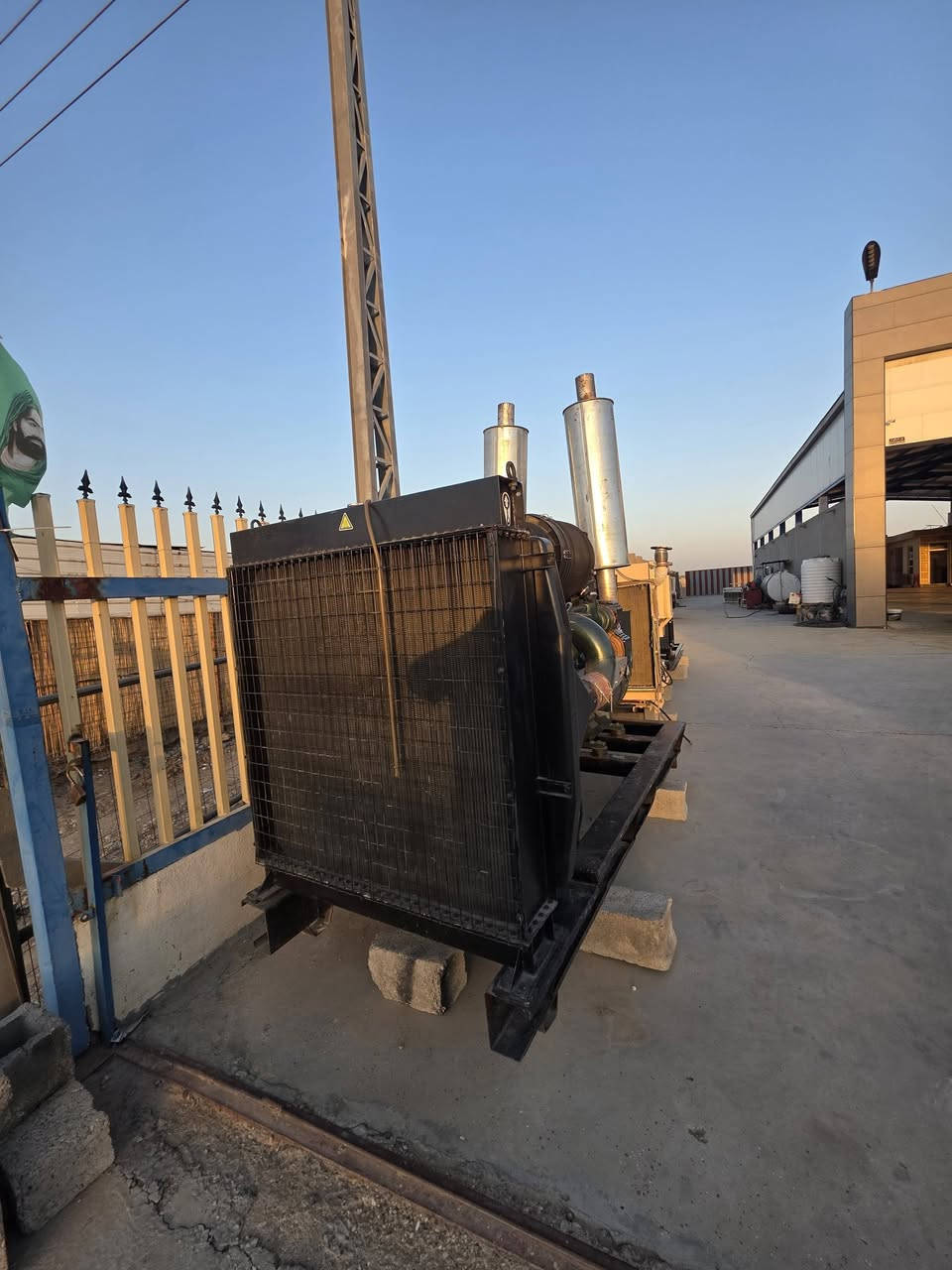 سلام عليكم مولد دوزان للبيع 400kva
سوبر عكس محسن مولد جاهز من كلشي لاتبخير ولاتنقيص 
مامشتغله بل العراق 
مدكه خارجيه 
راديتر نحاس يعني تنسى الحماوه 
السعر 150$ قفل مابي مجال 
العنوان اطراف بغداد جديد الشط مقابيل مطعم سامان السياحي
رقم الهاتف: ***********
بس شراي يتصل
