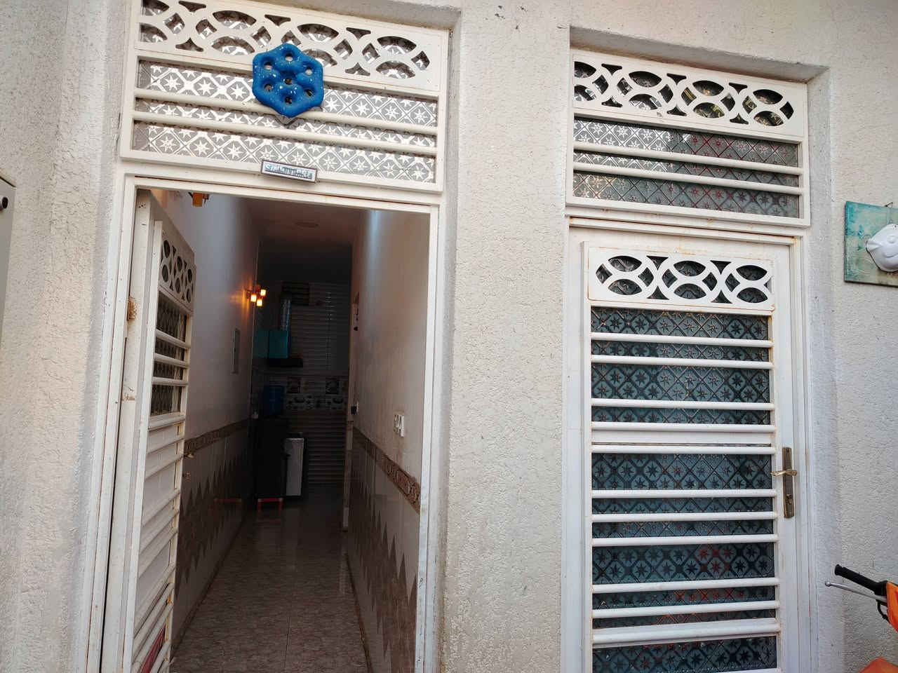 السلام عليكم ورحمة الله وبركاته
من رخصة مدير إدارة الگروب المحترم 

بيت للبيع طابو صرف المساحة ١٠٠ م طابقين يحتوي على ٣ غرف نوم وصالة عدد ٢ ومطبخ وأستقبال وصحيات عدد ٣ وبيتونة مساحتها ٨×٥

البيت جاهز من كل الخدمات

العنوان ميسان منطقة الشيشان الأولى مقابل حسينية الإمام الصادق عليه السلام 

السعر ١١٥ وبيه مجال للطيبين 

للأستفسار خاص أو الأتصال على *********** واتساب.
