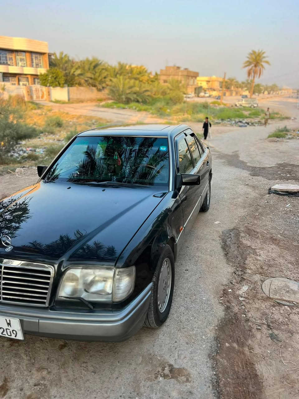 مارسدس بيبي شبح 91 اصل محرك خراطيم 
داخل جلد اسود وكشنات كهرباء  السياره بلاديه بيها كم قطعه صبغ سبب شخوط السياره تبريد شغال صدر خلفي وامامي جديد تخم تاير جديد باتري جديد تراي وين ميعجبك لايت زنون شمسي سنويه وهزه جديده باسمي السعر 80 وبيها مجال للشراي مكاني ديالى الخالص 
للاستفسار ***********
