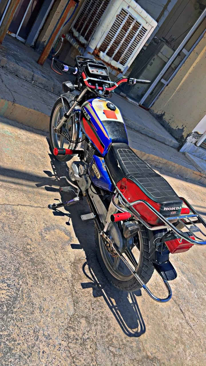 ايراني 5كير مثل ما شوف بل صوره دراجه نضيفه صبانه ماحطين عليها تنكر صلف و تطلع السعر 550وبيها مجال للشراي واتساب ***********
