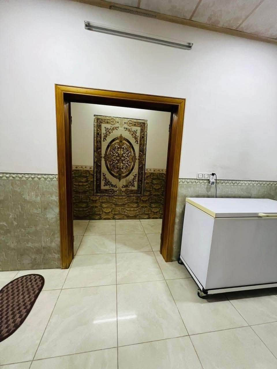 🏡 دار ركن للبيع + 5 محلات مؤجرة 🏡

الموقع: حي الملايين الأولى - قرب جامع الحسنين.

 المساحة: 403 م² (واجهة 15 م ركن).

 السند: بستان ملك صرف.

 الوارد: 5 محلات تجارية مؤجرة بـ (625 ألف شهرياً) 💵.

📌 تفاصيل البناء (طابقين):

 الأول: 3 غرف نوم، استقبال، هول، مطبخ، صحيات، كراج، حديقة.

 الثاني: 3 غرف نوم، هول، صحيات، بيتونة.

📞 للاستفسار:

*********** | ***********
