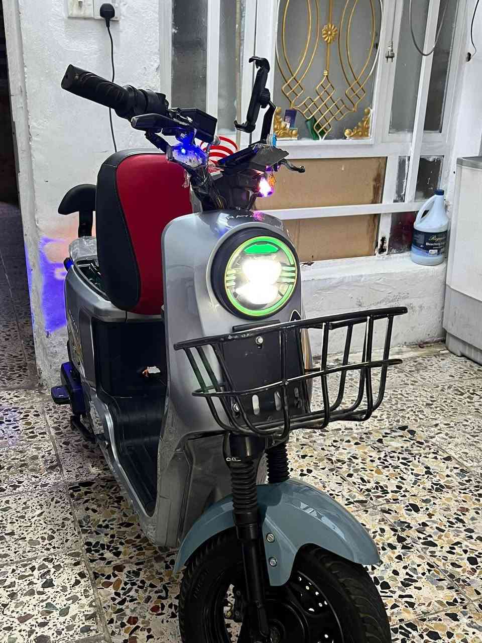 سلام عليكم دراجه ار تسعه بدون بطاريات الدراجه جديده السعر 200وبيهه مجال العنوان بغداد مدينة الصدر ***********
