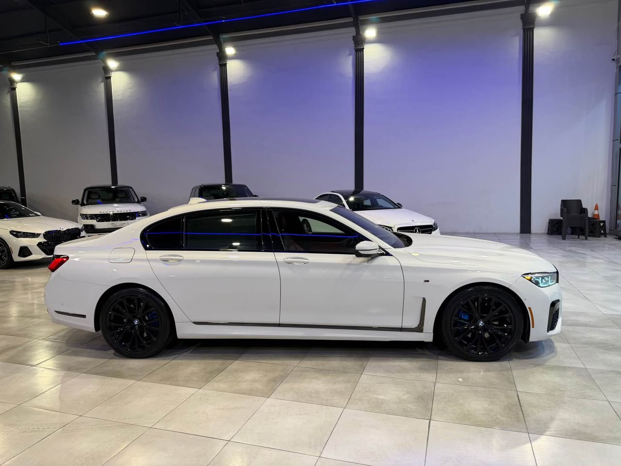BMW 740M LI
2022 individual فول فول 
لايتات زينون ليد متحرك 
حساس امامي خلفي جانبي 
رادار امامي جانبي 
بانوراما
 سقف روزرايز  
سقف شاموا 
داخل احمر بيلاد اندفيجول 
كشنات تبريد تدفئة 
تشغيل عن بعد 
بردات جانبي خلفي
هيكل بيلاد M 
باب طويل 
ابواب و صندوق شفط 
سيارة غنية عن تعريف يعني فول فول 
سيارة ٢ قطعة جانبي صبغ بدون ارباك 
خلف و بجم كبس 
مكان سيارة اربيل 
٣٦٥$
*********** وتس اب
*********** أربيل, العراق
