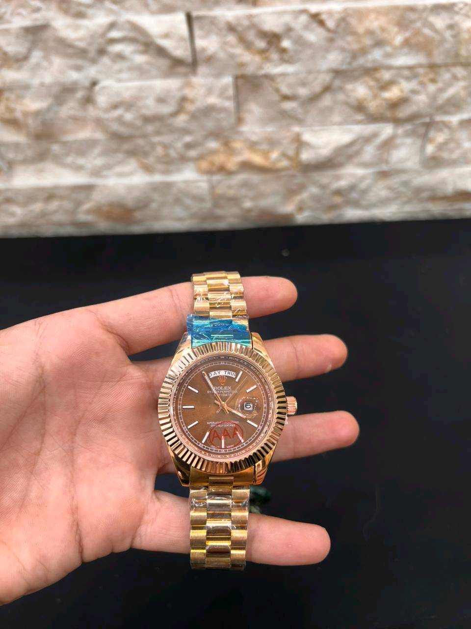 ⌚✨ أناقة الوقت تبدأ من هنا ✨⌚

🔥 ساعات راقية بتصاميم عصرية وفخمة
💎 جودة وأناقة تليق بكل مناسبة
🎁 اختيار مثالي إلك أو هدية لشخص تحبه

📦 توصيل لجميع أنحاء العراق 🇮🇶
💰 أسعار مناسبة ومنافسة
📲 للطلب والاستفسار واتساب: ***********

✨ لا تخلي الوقت يمشي بدون أناقة…
⌚ اختار ساعتك وخلي حضورك يحچي عنك 🖤

━━━━━━━━━━━━
👑 الجود لبيع الساعات
⌚ وقتك… يستاهل الفخامة ✨