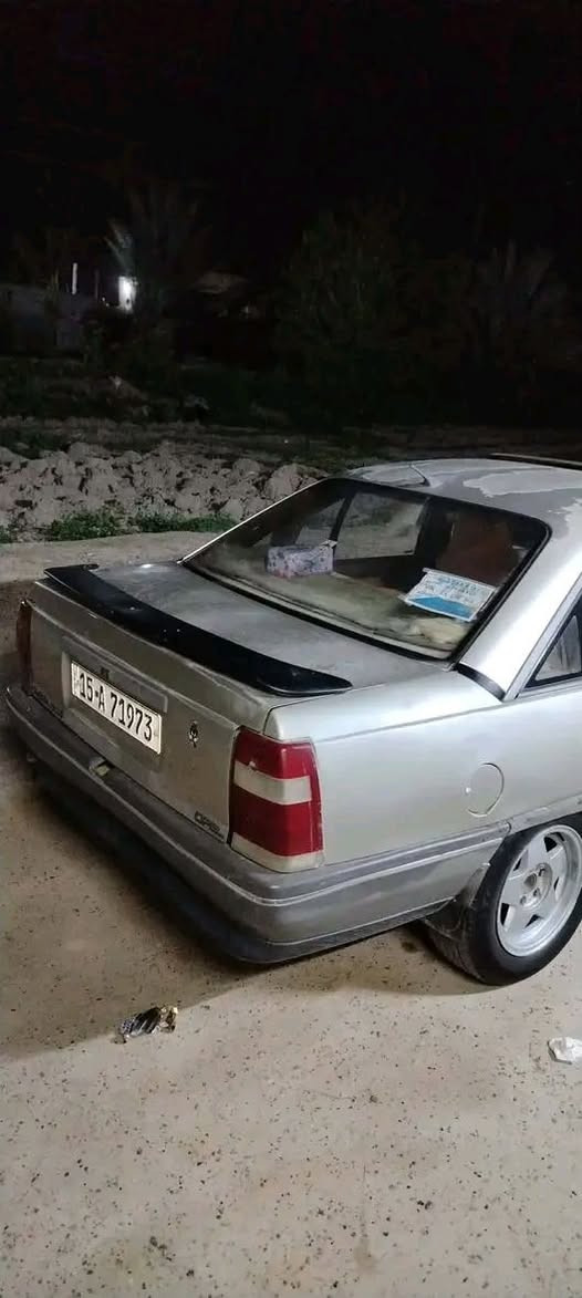 سلام عليكم اوبل اوميكا موديل 88 صدر جديد تخم تاير محرك بيه جعوب مصبوغه حزام كهربيات كله شغاله داخل نضيف السعر 25بيه مجال رقم جديد تحويل ثاني يوم مكان الفلوجه رقم الهاتف *********** يرهم مراوس حسب القناعه
