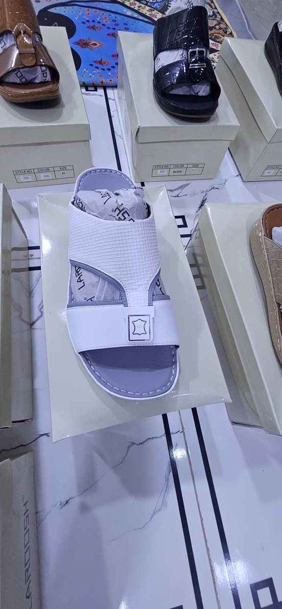 وانتم بكارمه شحاطات طبيه اصليه مخيطه من الداخل و الخارج 
سعر الواحد 35 قفل قفل 
مسوي بيهن عرض سعر الواحد السابق
45 الف وسعر الحالي 35 قفل قفل 
العنوان بصره ابو الخصيب  شارع حمدان 
*********** يتوفر واتساب
