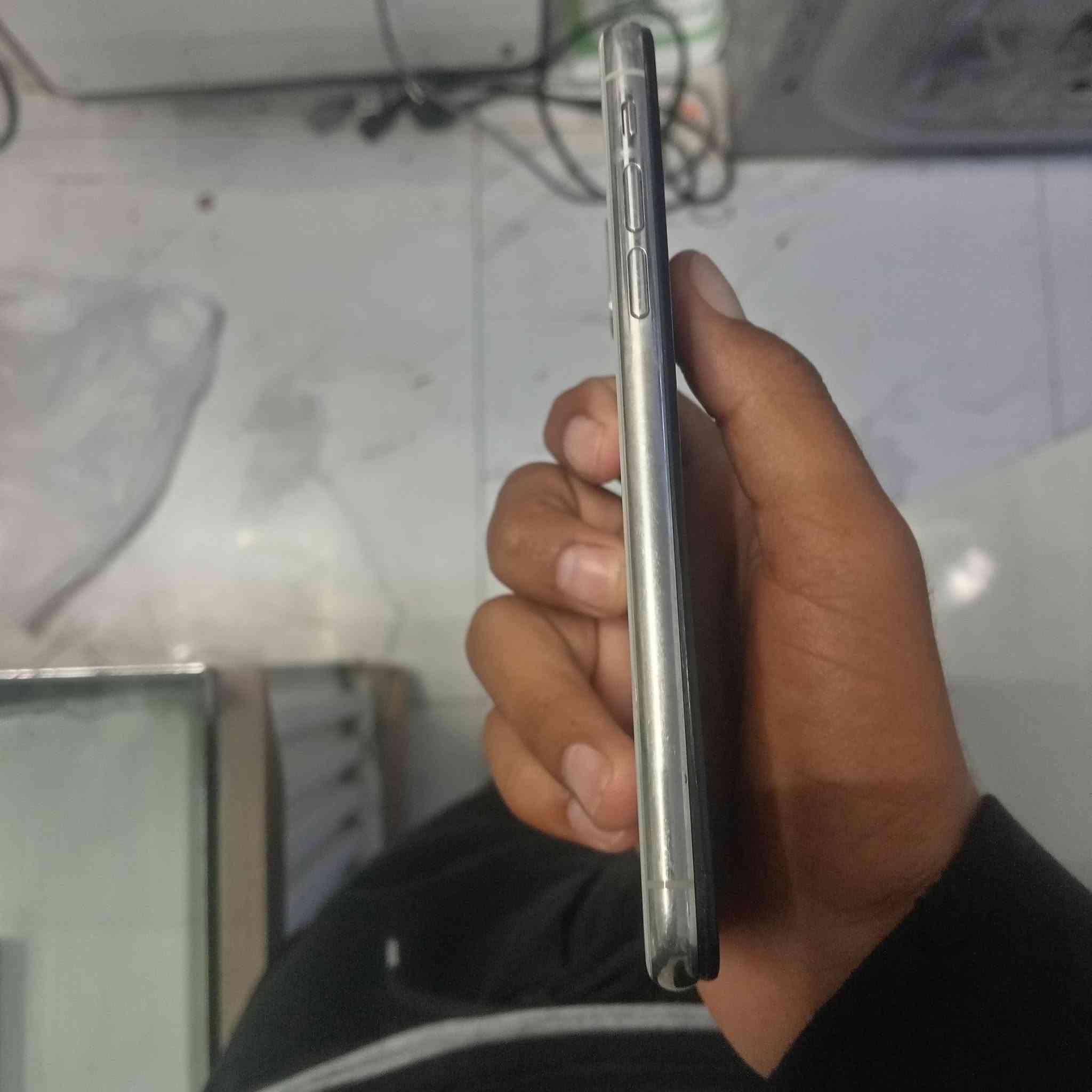 السلام عليكم شباب موبايل ايفون للبيع كل شيء ما بيه الجهاز نظيف وجديد سعر مالته 475 بس بشغله شويه بسيطه الشاشه مال الكاميرا الجامع مكسوره وبيه رمز اللي يريده يخابرني على هذا الرقم ولا يراسلنا على الواتساب ويدلل والسعر 450 وما ابي اي مجال قفل وبس الشرايه خابرنا ***********
