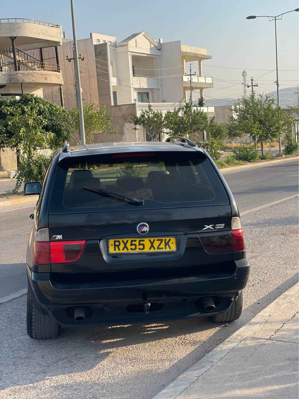 سڵاوی  خواتان لێبێ ئەم BMW X5 بۆفرۆشتن  
مۆدیل 2005  
مەکینەی 30 دەبڵ دیجیتاڵ  گێڕتۆماتیک دەبڵگێر سێگێڕ گێڕ  سپۆڕت 
کوشنسیاحی فول مواسەفاتە بەس سڵایت نیە دوپارچەی بۆیاخە بێدەعم و لێدراو  لەڕەسمەکان جوانترە  گۆڕنیەوەش ئەکەم لەسەر دلەگرتان جوابی کومیت نادەمەوە لەهەل ڕیزم مشتەری لەخزمەتام تێل بکە 
*********** السليمانية, العراق
