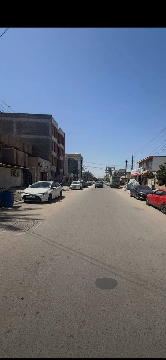 قطعة أرض مساحتها ٢٠٠ م  حي الجهاد خلف الالعاب شارع النجدة شارع تجارى سند مستقل باسمي مباشر بدون وسيط تريد ١٠٠ او ٢٠٠ كاملة 
قرب السنتر  شارع عرضه ٢٠
***********
