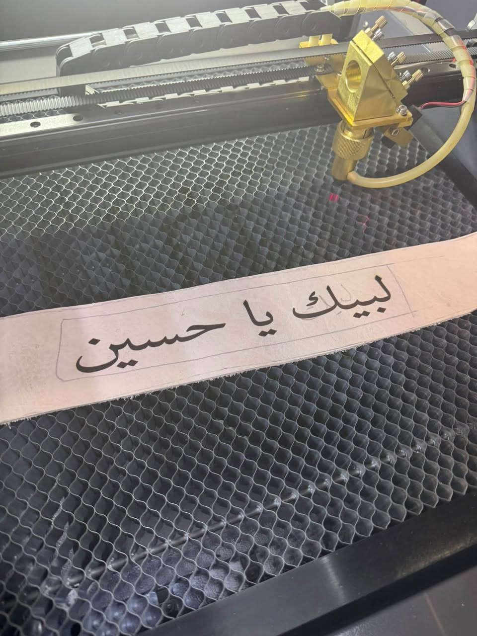 بسم الله 
مكينة ليزر co2 للبيع مستعملة شهر واحد اخذتها بمليون و540 الف من شركة الارفلون للتجارة العامة 
اريد ابيعها بمليون و٢٠٠ قياس المكينة 40 في 40 
 المكينة على ايدي استعمالها نضيفة وجديدة حتى غلاف الجامه فوك بعده بيها مكاني بغداد ساحة الشهداء وهذا رقمي ***********
