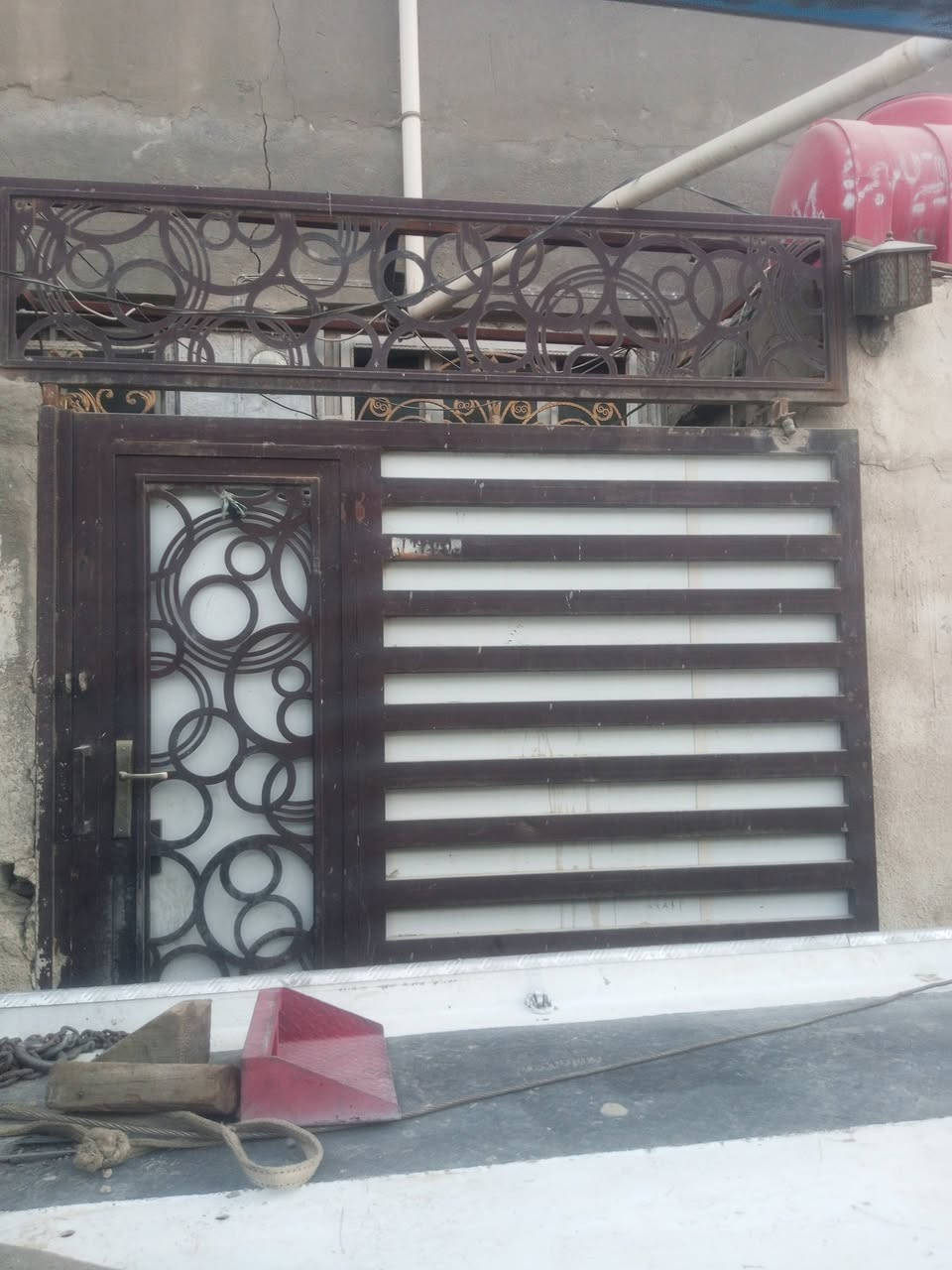 🛑بيت للبيع
📌المساحة 248م ركن 
📌الموقع الديوانية/حي الوحدة/ شارع الزهور/
 على الشارع العام/
📌يحتوي على اربع مشتملات مؤجرة 
📌الاجار الشهري 850 الف 
📌طابو صرف بسمي فقط 
📌رقمي للتواصل ***********
