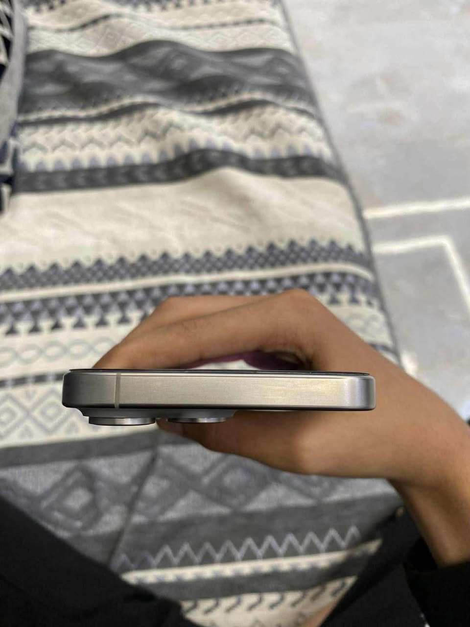 السلام عليكم شباب
ايفون 15 PRO MAX تيتانيوم 

الجهاز نظافته ع عالم شخط مابيه يلمع أصلا

بطارته 86 بلادي

ذاكره 256GB 

مبدل شاشه احسن نوعيه بالسوك 

لباقي كله مكفول حتى من الزلغ

تجي للبيت تفحصه ع راحتك اي خلل بيه تاخذه بلاش 

مكاني بغداد الدوره ✅

رقمي *********** 

790 السعر وبي مجال بسيط
